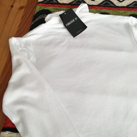 🌺3/$15🌺NWT White Thin Silky Stretch Turtle Neck. - Picture 2 of 5